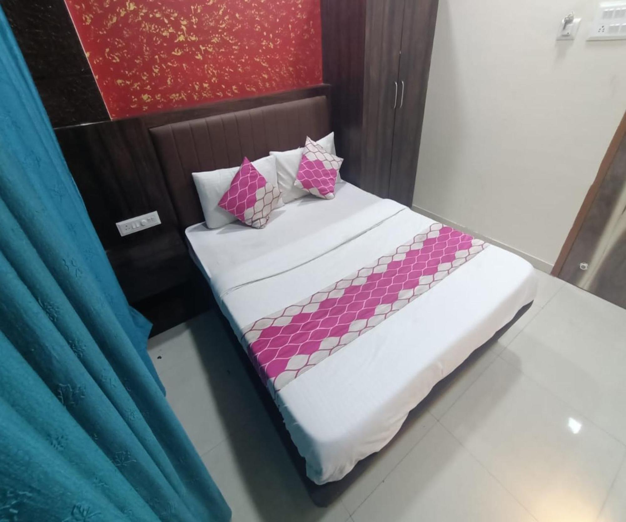 Hotel Om Sai Navi Mumbai Extérieur photo