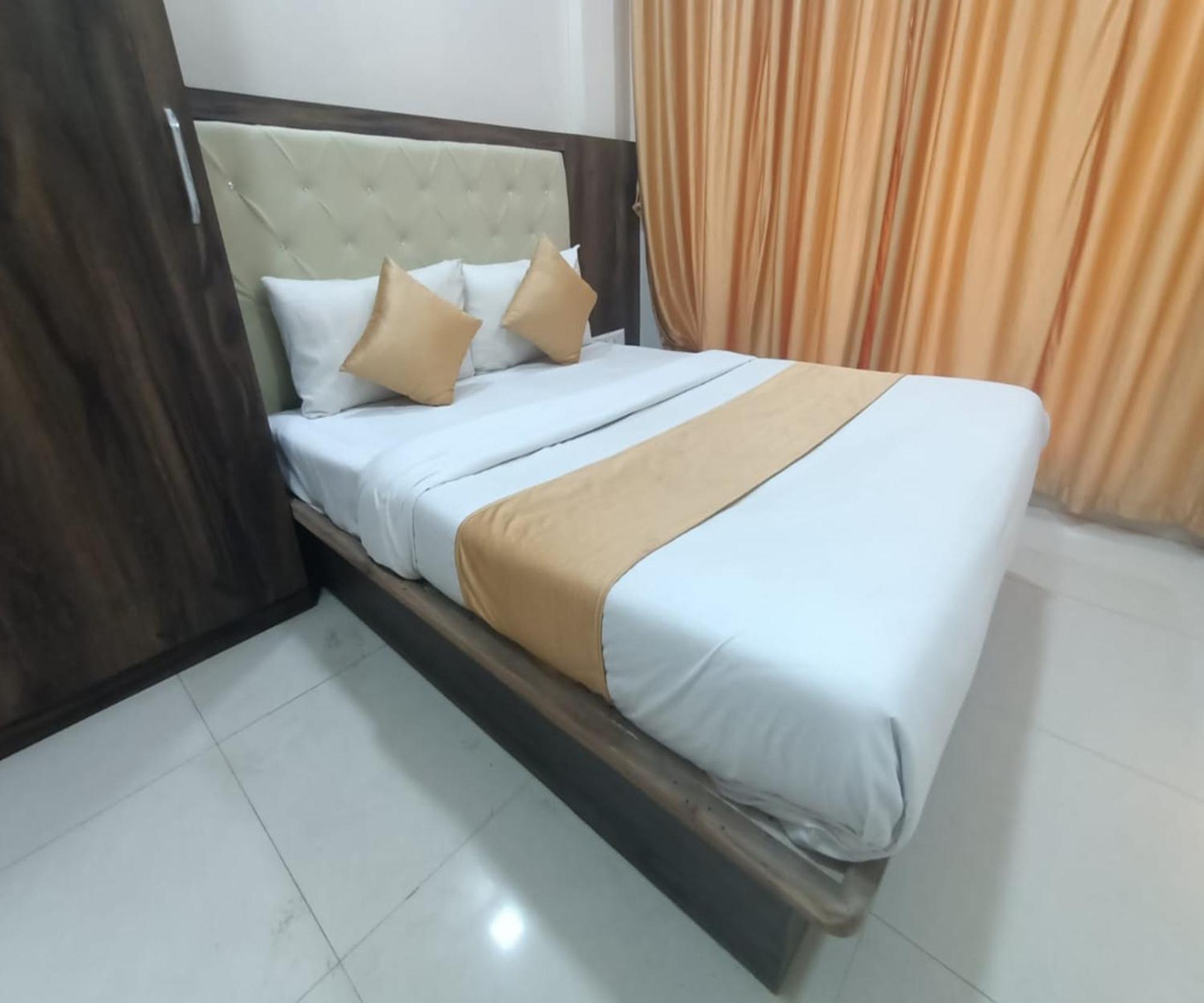 Hotel Om Sai Navi Mumbai Extérieur photo